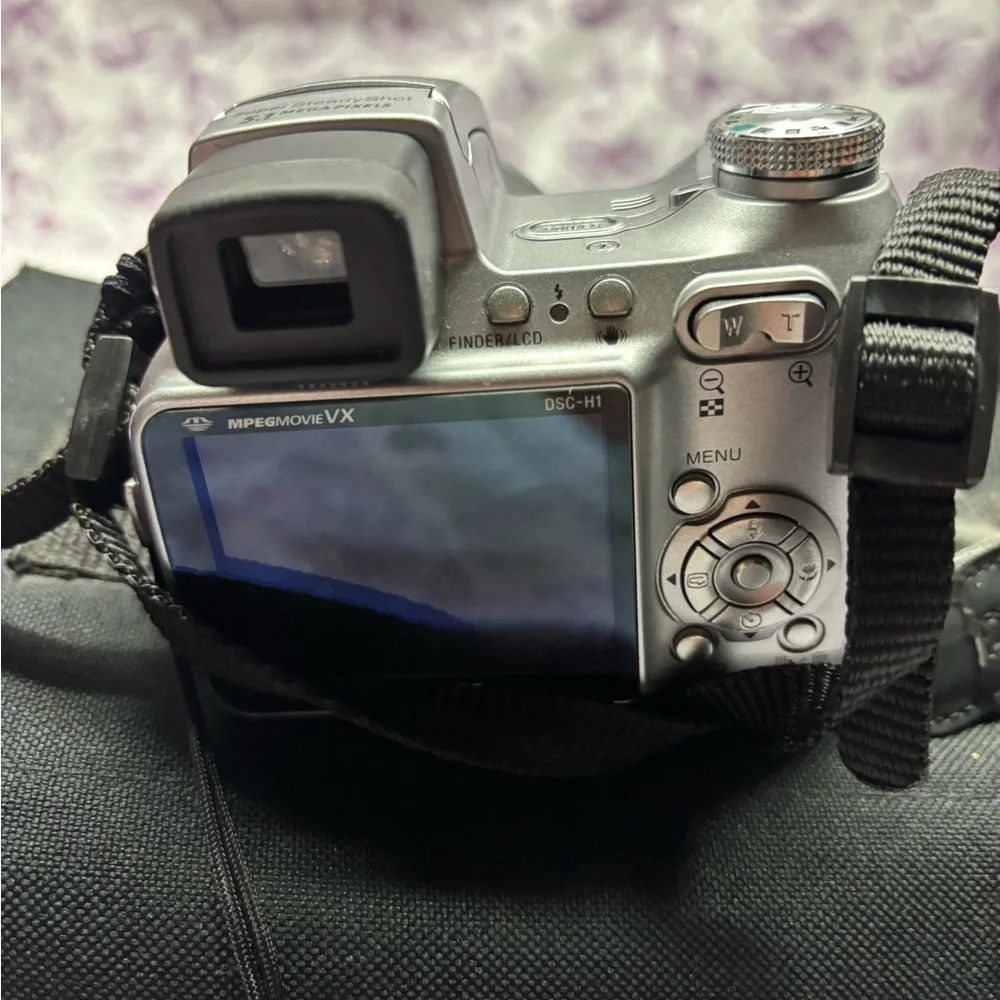 🎦2005 Sony Cyber-Shot DSC-HI Digital Camera with Samsonite Camera Bag